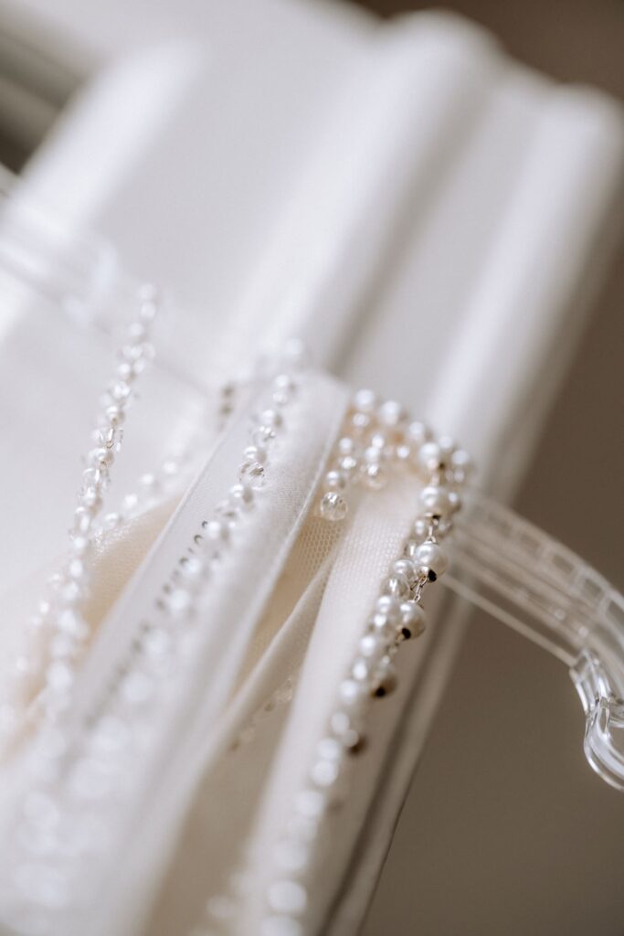 Details des Brautkleides Hochzeitsplanung in Konstanz