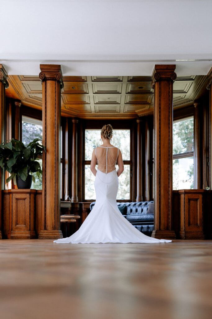 Braut fotografiert in der Villa Prym Hochzeitsplanung in Konstanz
